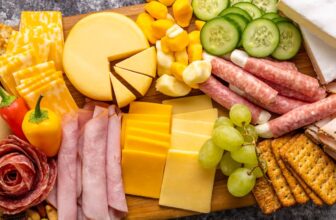 Easy Charcuterie Board – thestayathomechef.com